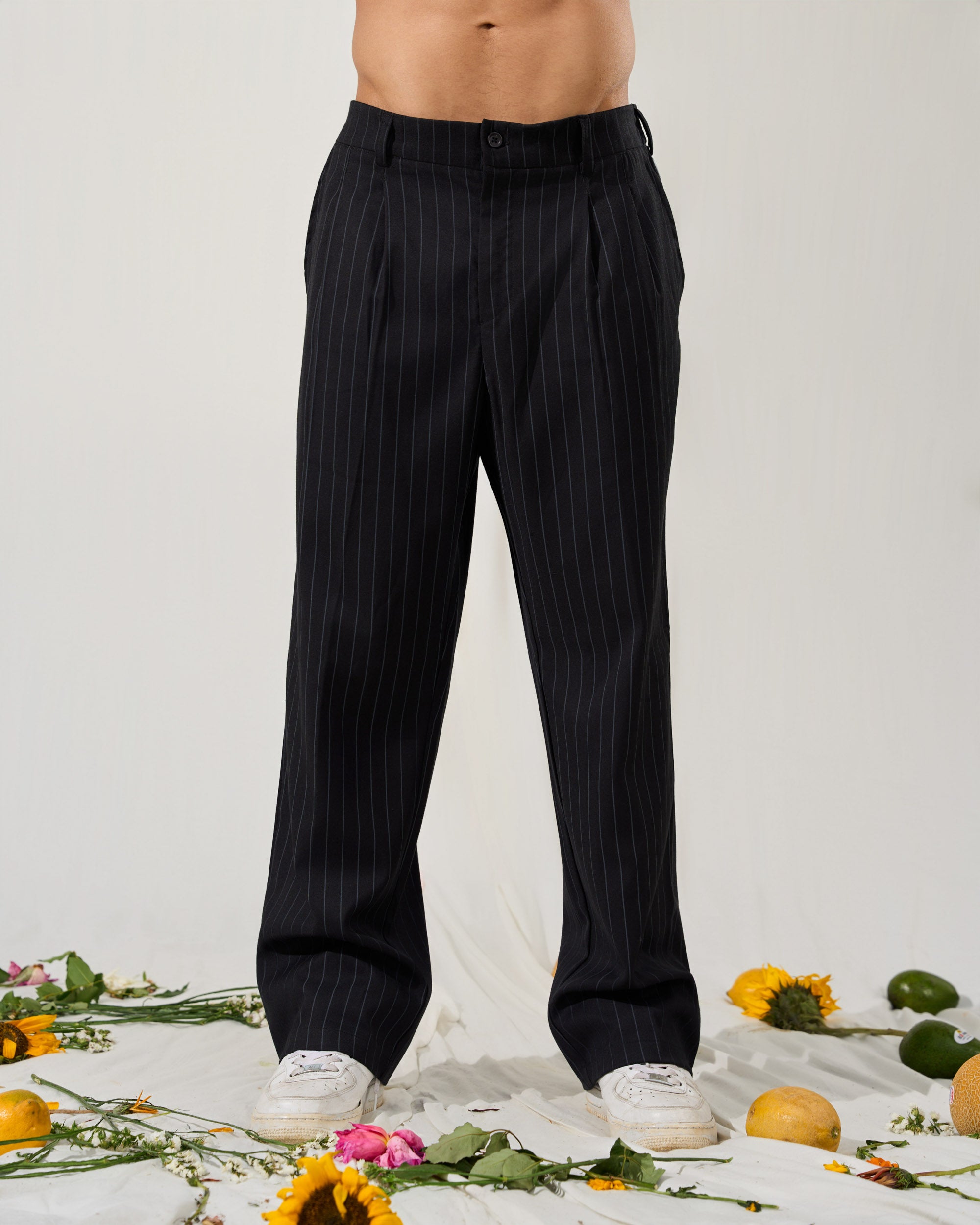 WASHED LINEN TWILL 2-TUCK PANTS｜BLACK Black Linen Pants – TOUCAN WEAR